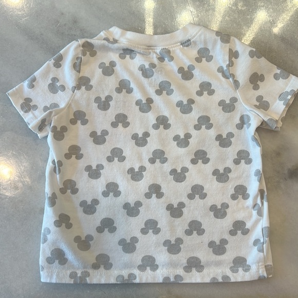 Old Navy Toddler Boy or Girl Unisex Disney© Mickey Mouse Short-Sleeve - Picture 5 of 6